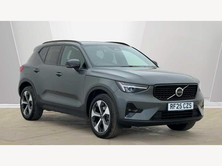 Volvo XC40 2.0 B3 MHEV Plus Dark DCT Auto Euro 6 (s/s) 5dr