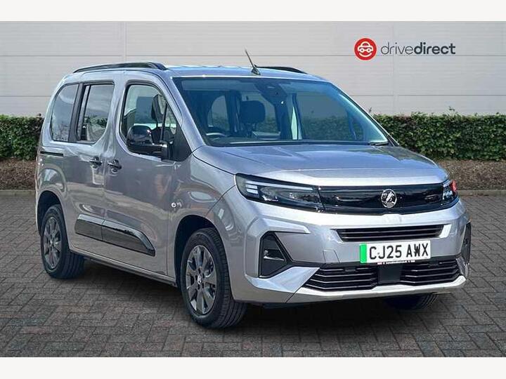 Vauxhall COMBO LIFE Electric 52kWh Ultimate Auto 5dr (7.4kW Charger) Vauxhall COMBO LIFE Electric 52kWh Ultimate Auto 5dr (7.4kW Charger)