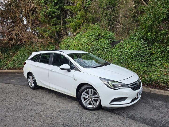 Vauxhall Astra 1.6 CDTi BlueInjection Design Sports Tourer Euro 6 (s/s) 5dr Vauxhall Astra 1.6 CDTi BlueInjection Design Sports Tourer Euro 6 (s/s) 5dr