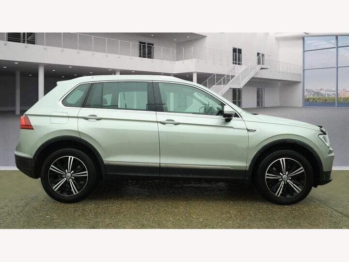 Volkswagen Tiguan 2.0 TDI BlueMotion Tech SE Navigation DSG 4Motion Euro 6 (s/s) 5dr