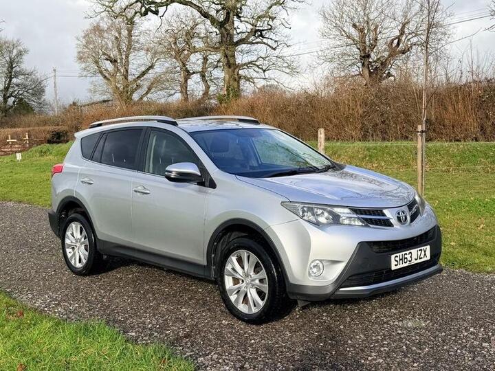 Toyota RAV4 2.2 D-CAT Invincible Auto 4WD Euro 5 5dr