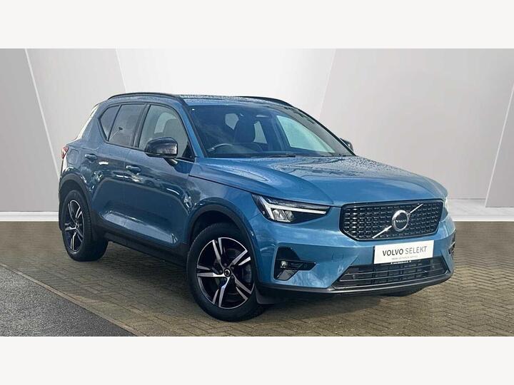 Volvo XC40 2.0 B3 MHEV Plus Dark DCT Auto Euro 6 (s/s) 5dr