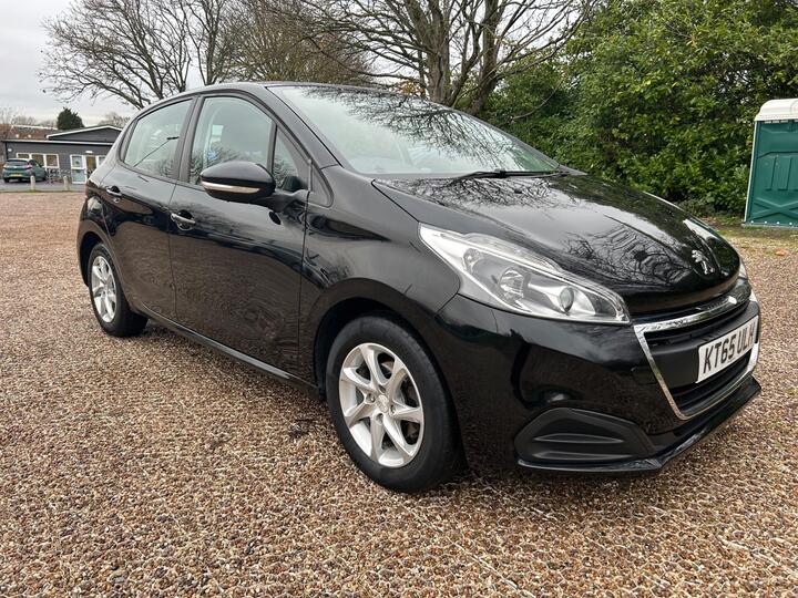Peugeot 208 1.2 PureTech Active Euro 6 5dr Peugeot 208 1.2 PureTech Active Euro 6 5dr