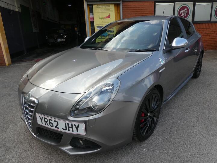 Alfa Romeo Giulietta 1750 TBi Cloverleaf Euro 5 5dr Alfa Romeo Giulietta 1750 TBi Cloverleaf Euro 5 5dr