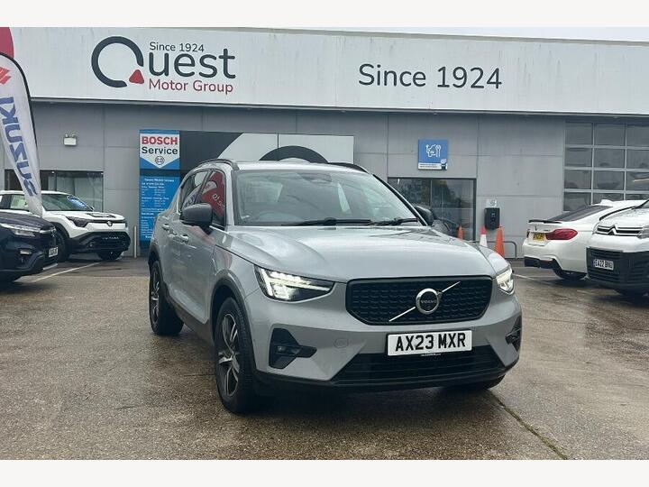 Volvo Xc40 2.0 B3 MHEV Plus Dark DCT Auto Euro 6 (s/s) 5dr