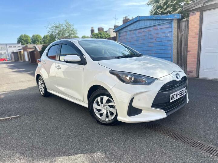 Toyota Yaris 2020 White 1.5L Hybrid X