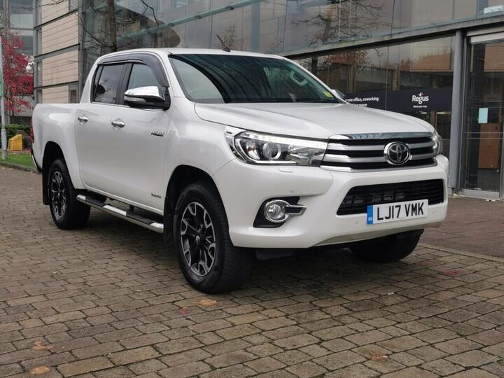 Toyota HI-LUX 2.4 D-4D Invincible X Auto 4WD Euro 6 4dr (TSS, 3.5t)