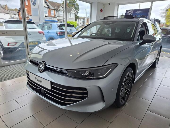 Volkswagen Passat 1.5 ETSI MHEV Elegance DSG Euro 6 (s/s) 5dr