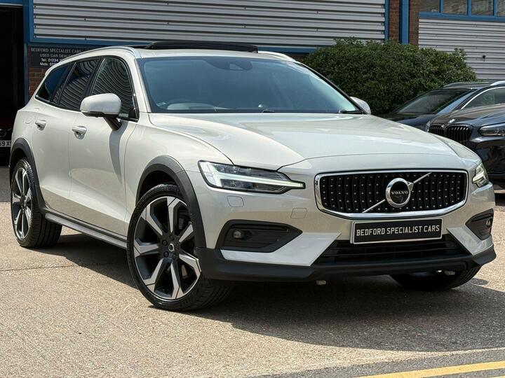 Volvo V60 Cross Country 2.0 D4 Plus Auto AWD Euro 6 (s/s) 5dr Volvo V60 Cross Country 2.0 D4 Plus Auto AWD Euro 6 (s/s) 5dr