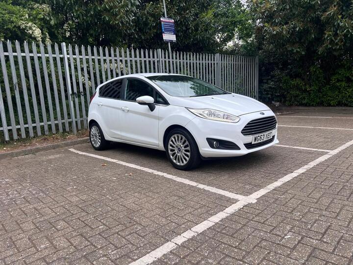 Ford Fiesta 1.6 Titanium Powershift Euro 5 5dr