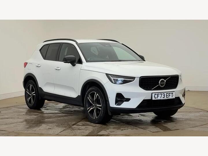 Volvo XC40 2.0 B3 MHEV Plus Dark DCT Auto Euro 6 (s/s) 5dr