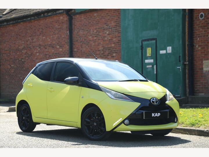 Toyota AYGO 1.0 VVT-i X-cite 3 Yellow Bi-Tone Euro 6 5dr