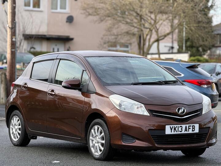 Toyota Yaris 1.0 VVT-i Icon Plus CVT Euro 5 5dr