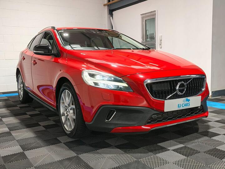 Volvo V40 Cross Country 2.0 D4 Pro Auto Euro 6 (s/s) 5dr Volvo V40 Cross Country 2.0 D4 Pro Auto Euro 6 (s/s) 5dr