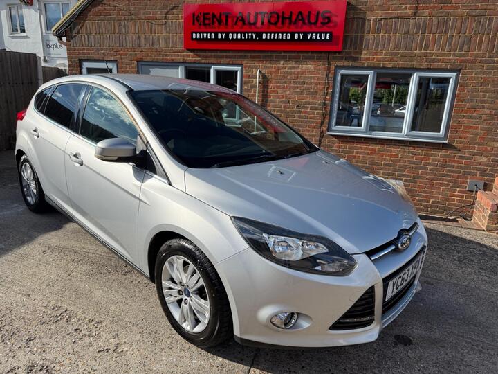 Ford Focus 1.0T EcoBoost Titanium Navigator Euro 5 (s/s) 5dr