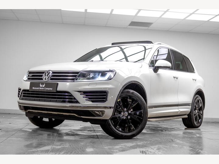 Volkswagen Touareg 3.0 TDI V6 R-Line Tiptronic 4WD Euro 6 (s/s) 5dr Volkswagen Touareg 3.0 TDI V6 R-Line Tiptronic 4WD Euro 6 (s/s) 5dr