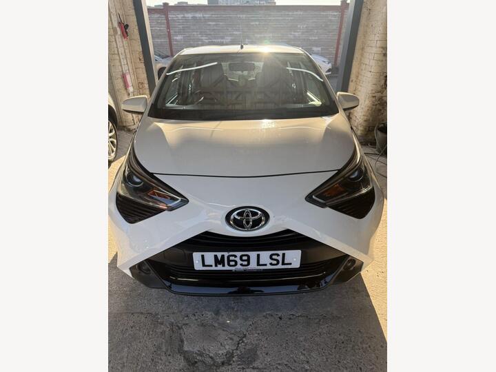 Toyota AYGO 1.0 VVT-i X-play X-shift Euro 6 5dr