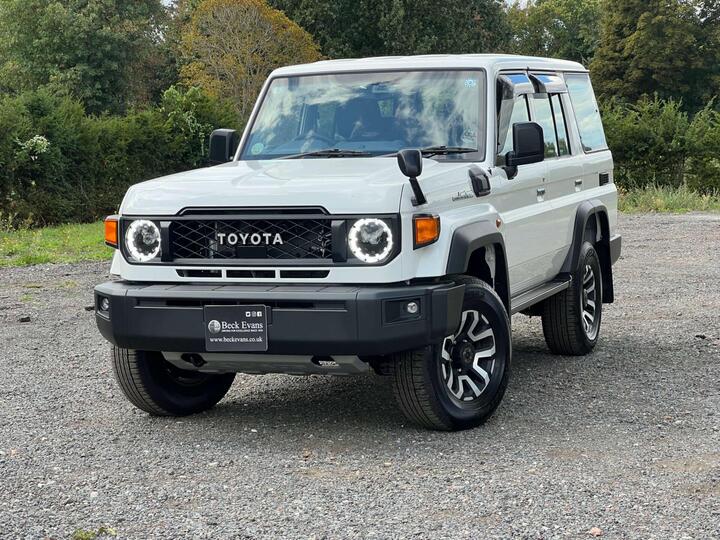 Toyota Land Cruiser 70 AX 4WD