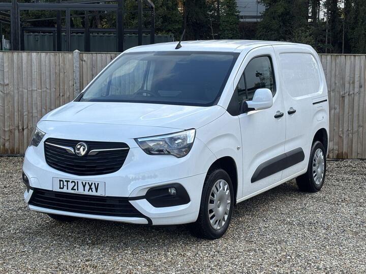 Vauxhall COMBO 1.5 Turbo D 2300 Sportive Panel Van 4dr Diesel Manual L1 H1 Euro 6 (100 Ps) Vauxhall COMBO 1.5 Turbo D 2300 Sportive Panel Van 4dr Diesel Manual L1 H1 Euro 6 (100 Ps)