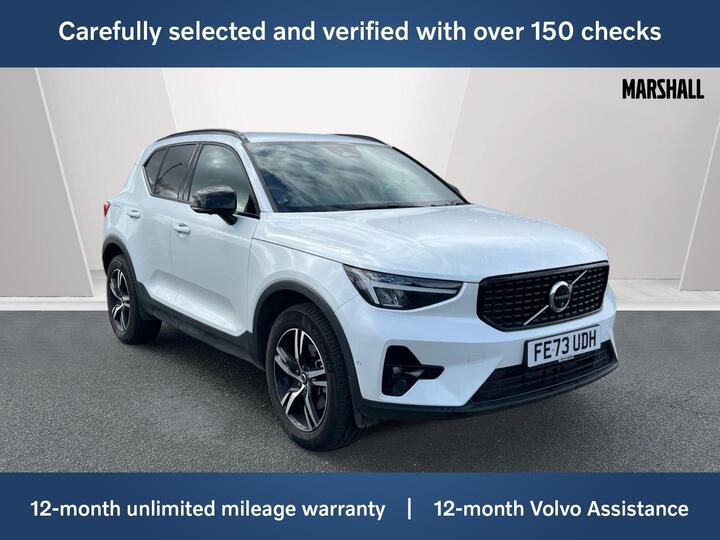 Volvo XC40 2.0 B3 MHEV Plus Dark DCT Auto Euro 6 (s/s) 5dr
