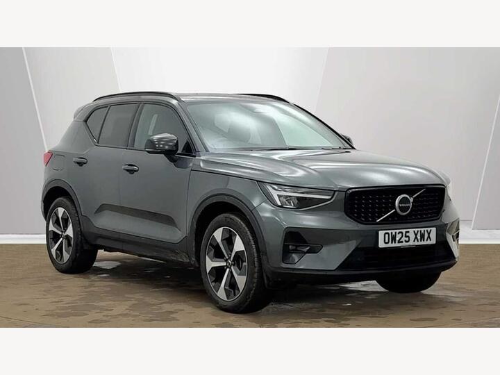 Volvo XC40 2.0 B3 MHEV Plus Dark DCT Auto Euro 6 (s/s) 5dr