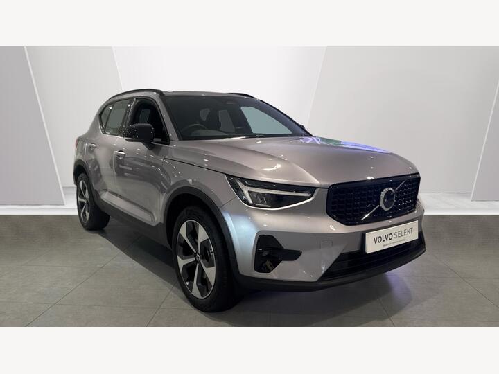 Volvo XC40 2.0 B3 MHEV Plus Dark DCT Auto Euro 6 (s/s) 5dr