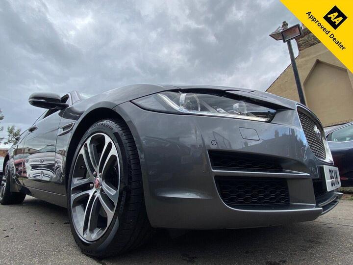 Jaguar XE 2.0i Portfolio Auto Euro 6 (s/s) 4dr