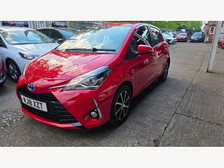 Toyota Yaris 1.5 VVT-h Icon Tech E-CVT Euro 6 (s/s) 5dr