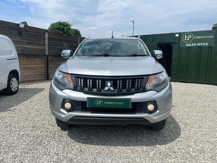 Mitsubishi L200 2.4 DI-D DC 4Life 4WD Euro 5 (s/s) 4dr