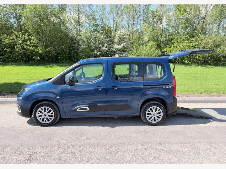Citroen Berlingo 1.5 BlueHDi Feel M MPV Euro 6 (s/s) 5dr Citroen Berlingo 1.5 BlueHDi Feel M MPV Euro 6 (s/s) 5dr