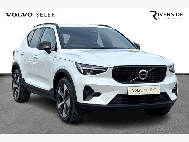 Volvo XC40 2.0 B4 MHEV Plus Dark DCT Auto Euro 6 (s/s) 5dr