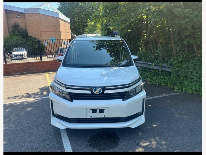 Toyota Voxy 2017 1.8 HYBRID FRESH IMPORT