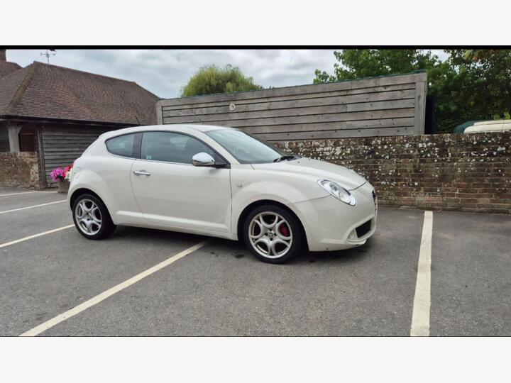 Alfa Romeo MiTo 1.3 JTDM-2 Distinctive Euro 5 (s/s) 3dr Alfa Romeo MiTo 1.3 JTDM-2 Distinctive Euro 5 (s/s) 3dr
