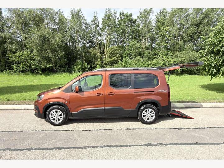 Peugeot Rifter 1.2 PureTech Allure Long MPV EAT Euro 6 (s/s) 5dr Peugeot Rifter 1.2 PureTech Allure Long MPV EAT Euro 6 (s/s) 5dr