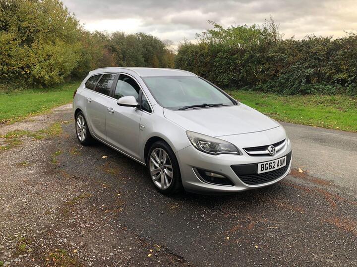 Vauxhall Astra 2.0 CDTi SRi Sports Tourer Euro 5 (s/s) 5dr Vauxhall Astra 2.0 CDTi SRi Sports Tourer Euro 5 (s/s) 5dr