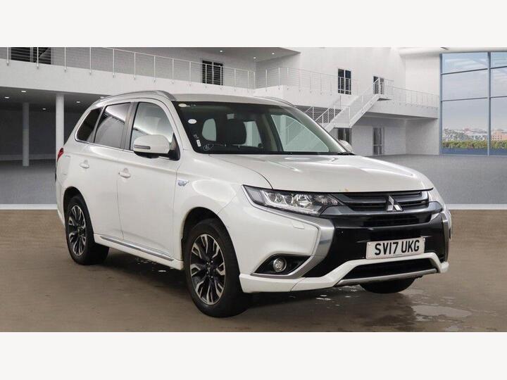 Mitsubishi OUTLANDER 2.0h 12kWh 4h CVT 4WD Euro 6 (s/s) 5dr Mitsubishi OUTLANDER 2.0h 12kWh 4h CVT 4WD Euro 6 (s/s) 5dr