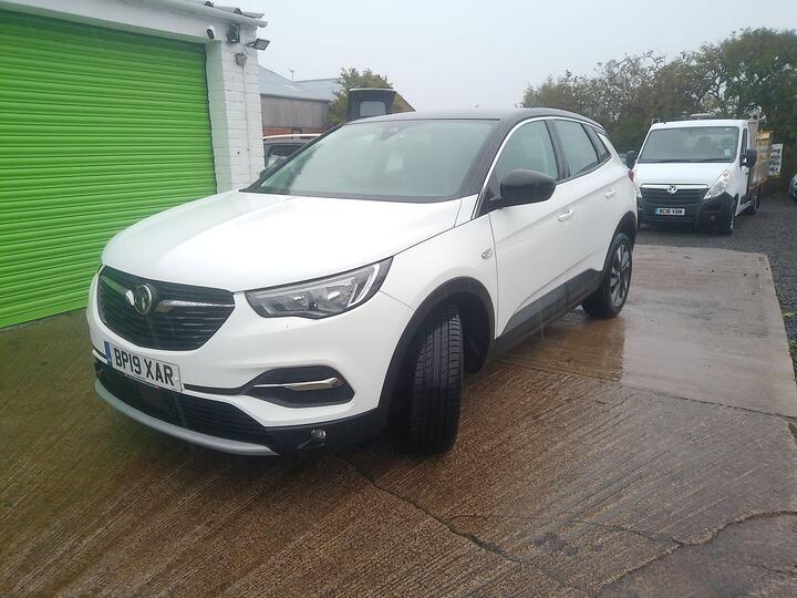 Vauxhall Grandland X 1.2 Turbo Sport Nav Euro 6 (s/s) 5dr Vauxhall Grandland X 1.2 Turbo Sport Nav Euro 6 (s/s) 5dr