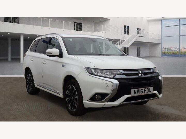 Mitsubishi Outlander 2.0h 12kWh GX4hs CVT 4WD Euro 6 (s/s) 5dr Mitsubishi Outlander 2.0h 12kWh GX4hs CVT 4WD Euro 6 (s/s) 5dr