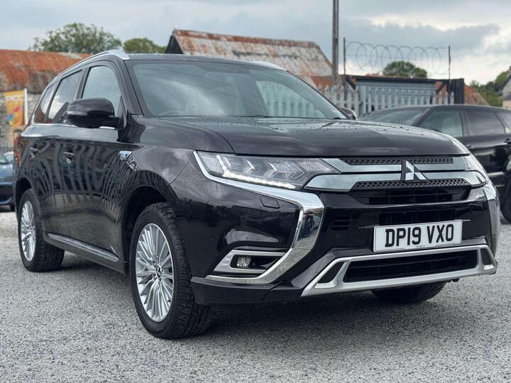 Mitsubishi Outlander 2.4h TwinMotor 13.8kWh 4h CVT 4WD Euro 6 (s/s) 5dr Mitsubishi Outlander 2.4h TwinMotor 13.8kWh 4h CVT 4WD Euro 6 (s/s) 5dr