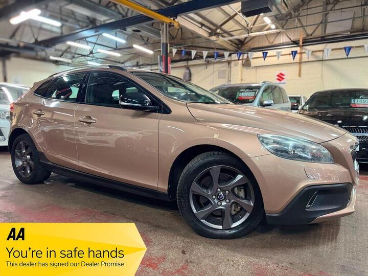 Volvo V40 Cross Country 2.0 T5 Lux Nav Hatchback 5dr Petrol Geartronic AWD Euro 6 (s/s) (245 Ps)