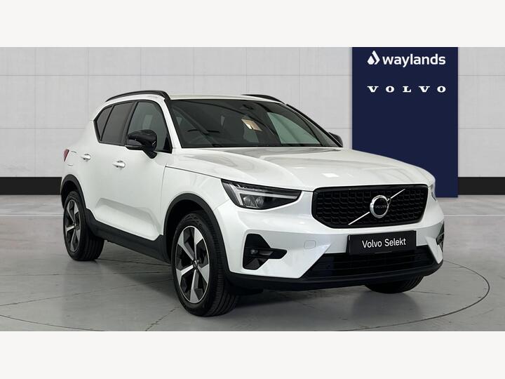 Volvo XC40 2.0 B4 MHEV Plus Dark DCT Auto Euro 6 (s/s) 5dr