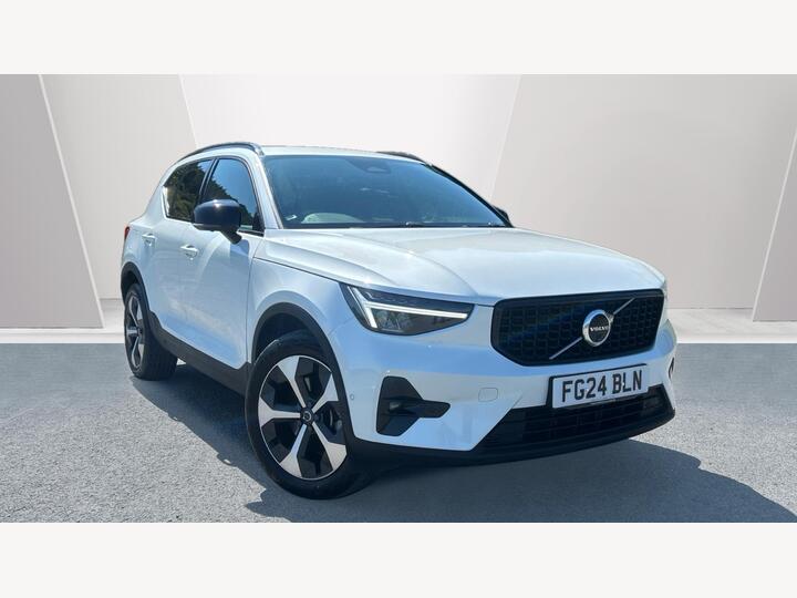 Volvo XC40 2.0 B3 MHEV Plus Dark DCT Auto Euro 6 (s/s) 5dr