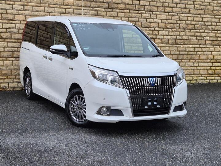 Toyota Esquire 1.8 Petrol Hybrid Automatic 7 Seater MPV
