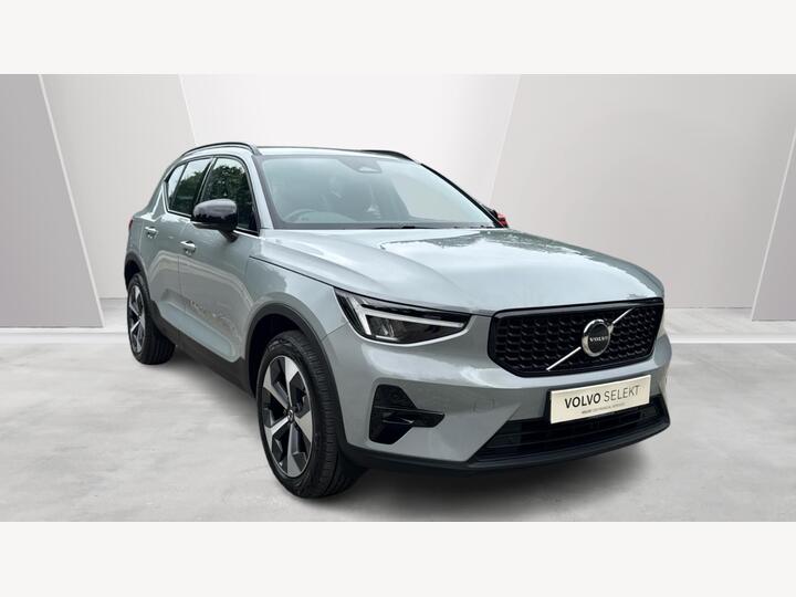 Volvo XC40 2.0 B3 MHEV Plus Dark DCT Auto Euro 6 (s/s) 5dr