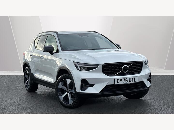Volvo XC40 2.0 B4 MHEV Plus Dark DCT Auto Euro 6 (s/s) 5dr