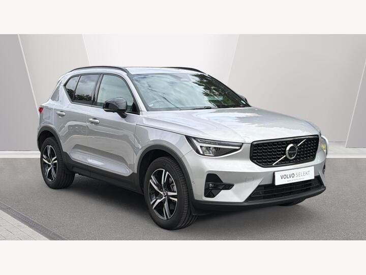 Volvo XC40 2.0 B3 MHEV Plus Dark DCT Auto Euro 6 (s/s) 5dr