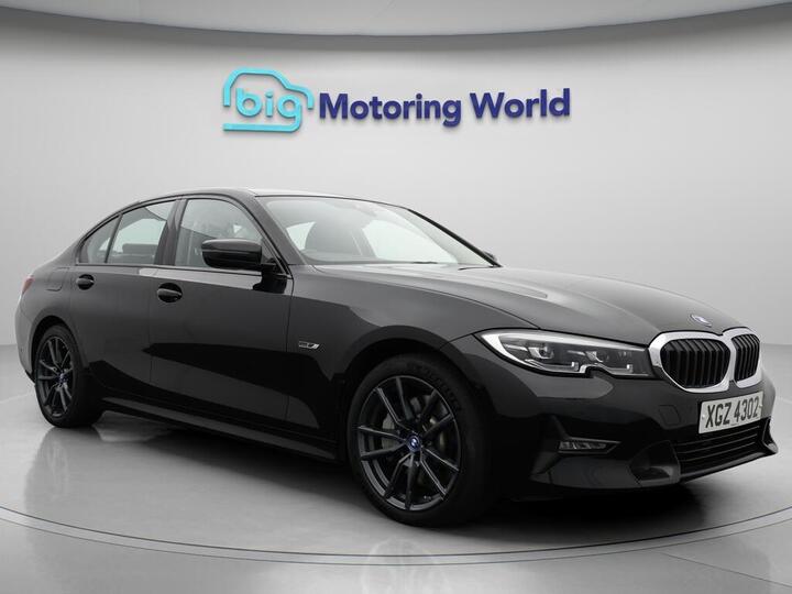 BMW 3 Series 2.0 330e 12kWh Sport Pro Auto XDrive Euro 6 (s/s) 4dr BMW 3 Series 2.0 330e 12kWh Sport Pro Auto XDrive Euro 6 (s/s) 4dr