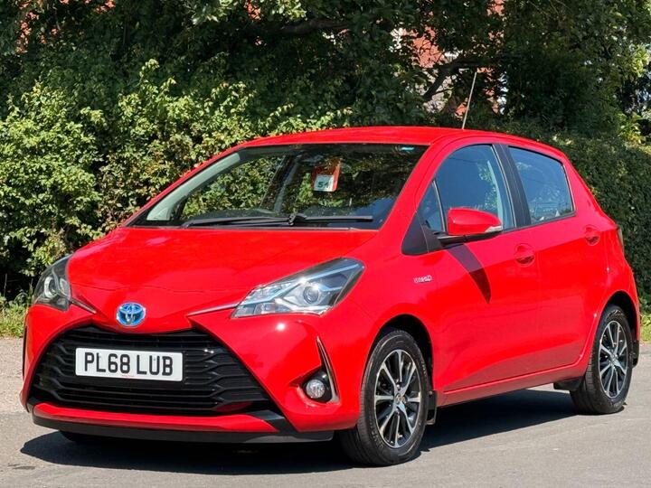 Toyota YARIS 1.5 VVT-h Icon Tech E-CVT Euro 6 (s/s) 5dr
