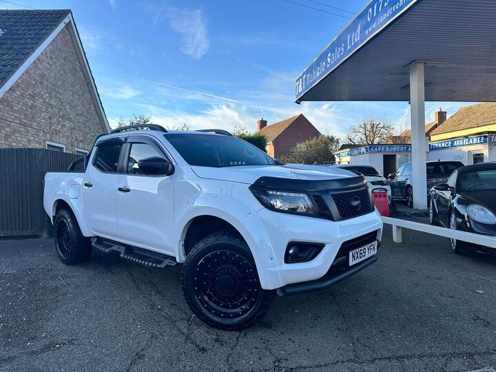 Nissan NAVARA 2.3 DCi Tekna Auto 4WD Euro 6 4dr