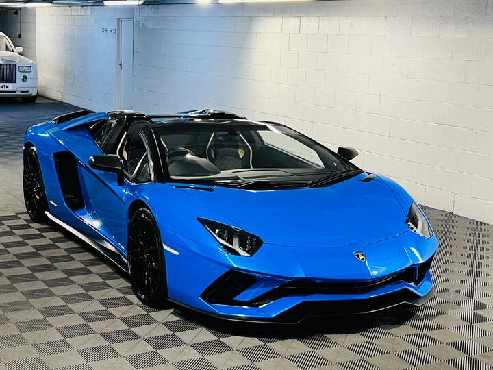 Lamborghini Aventador 6.5 V12 LP 740-4 S Roadster ISR 4WD Euro 6 2dr Lamborghini Aventador 6.5 V12 LP 740-4 S Roadster ISR 4WD Euro 6 2dr
